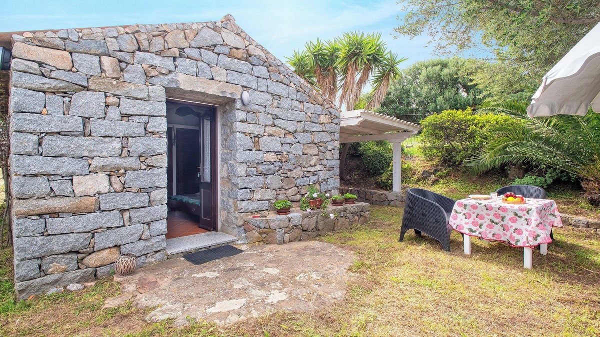 Paduledda House | Vacation Home "La casetta con vista" with Sea View, Terrace & Garden