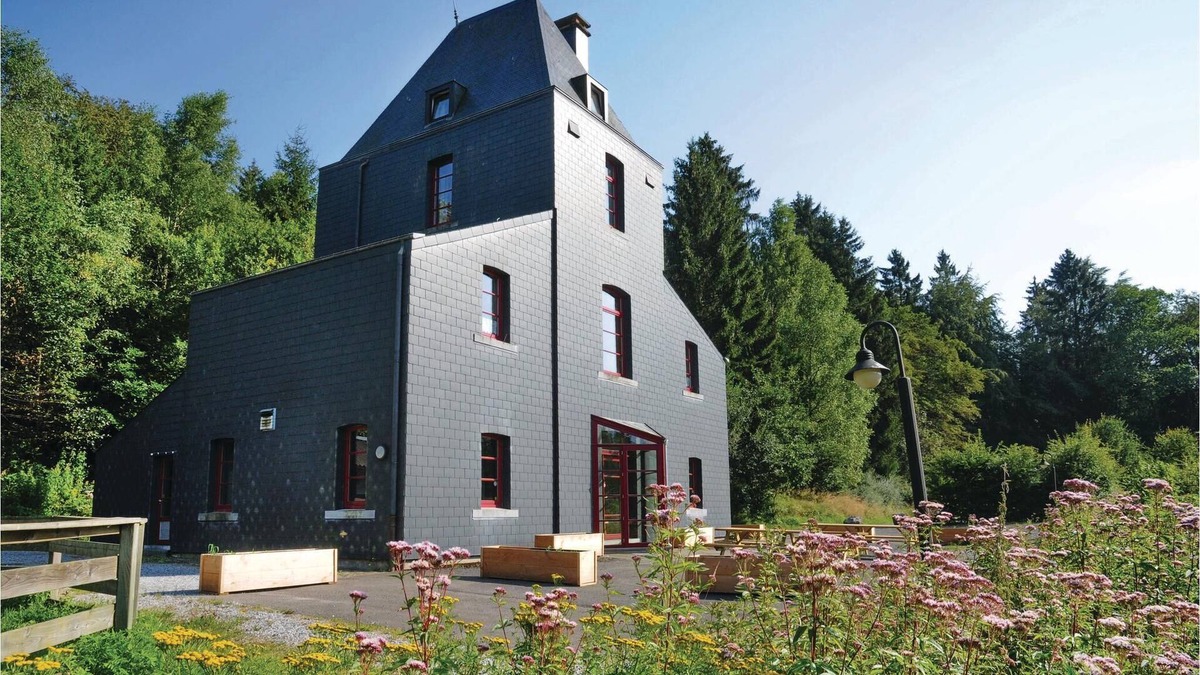 Nassogne House | Vacation home Jachtpaviljoen is located in the forest of Nassogne and in the heart of the Ardennes.