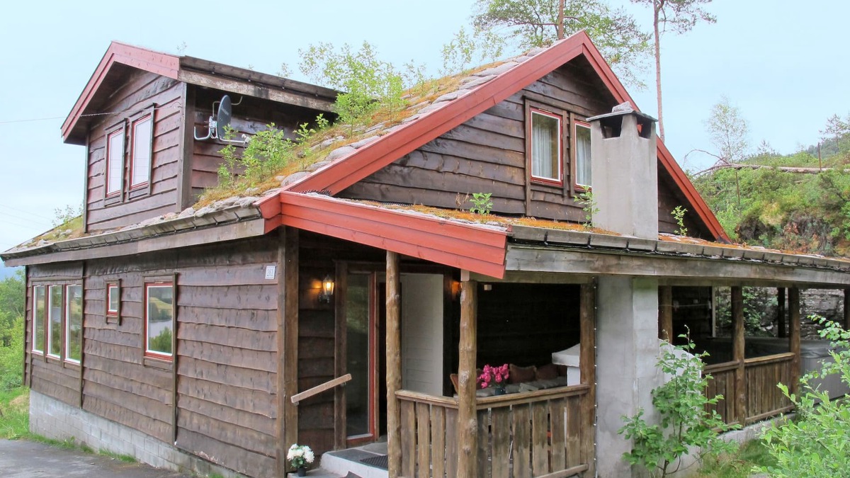 Eikelandsosen House | Vacation home Julie by Interhome