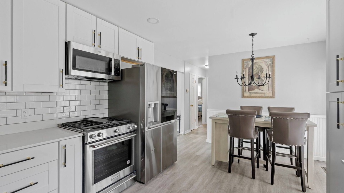 Feura Bush House | Vacation home just 11 minutes from MVP Arena