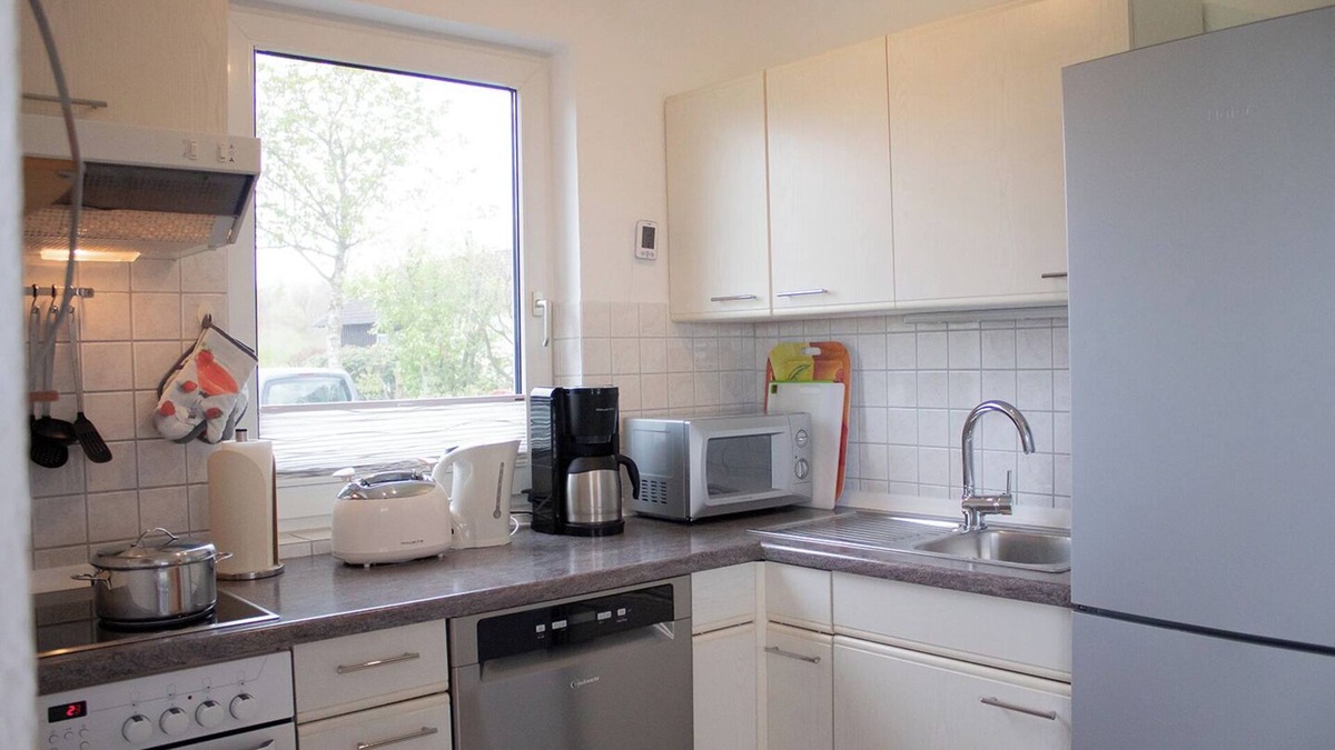 Bad Bederkesa House | Vacation home Kiebitzmoor 7, at ground level and surrounded by greenery.