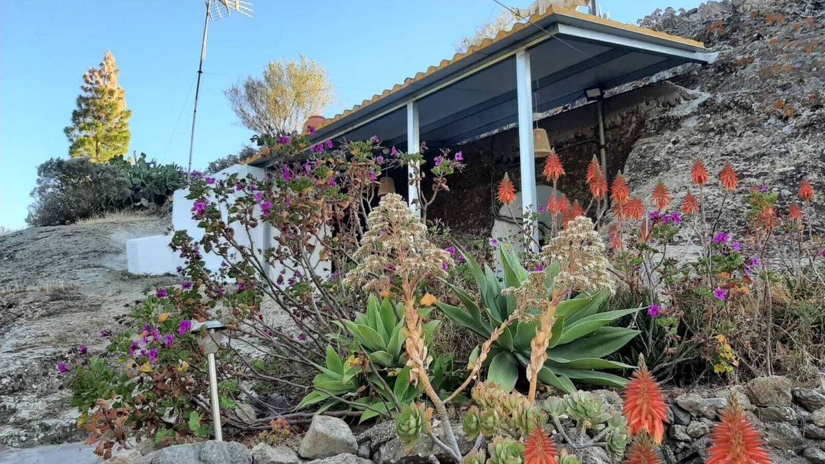 Artenara House | Vacation Home 'La Cuevita De Hilario' with Mountain View, Private Terrace and Private Garden