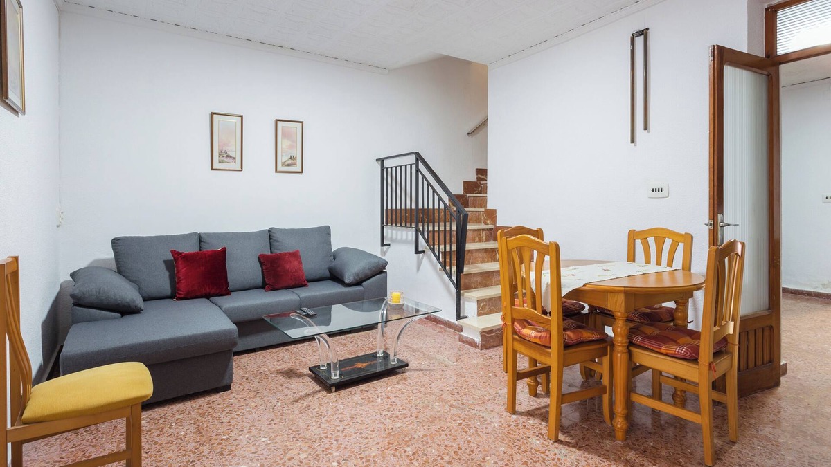 Llauri House | Vacation Home "La Matea" with Private Terrace, Balcony & Wi-Fi
