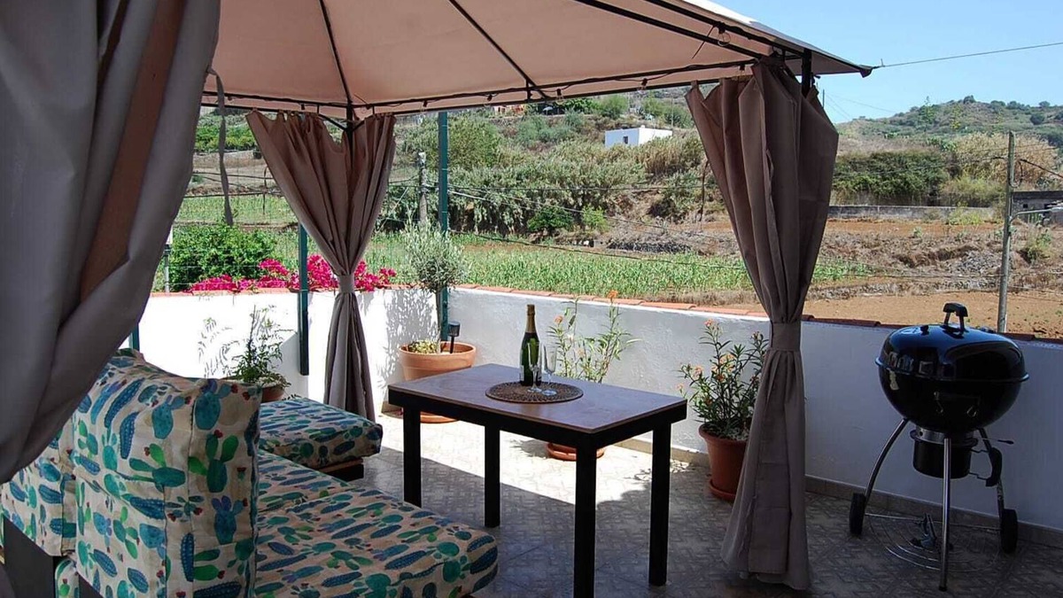 La Solana House | Vacation Home "Las Monarcas" with Mountain View, Private Terrace & Wi-Fi