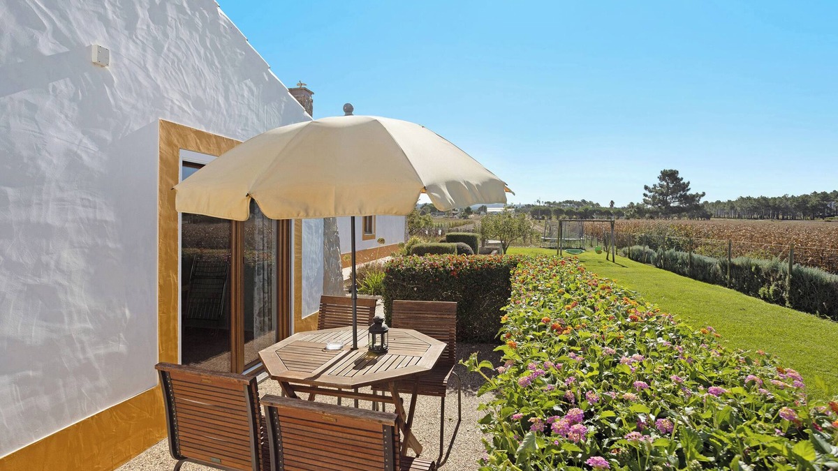 Camarate House | Vacation Home Monte do Tanoeiro - Casa Adega with Wi-Fi & Garden