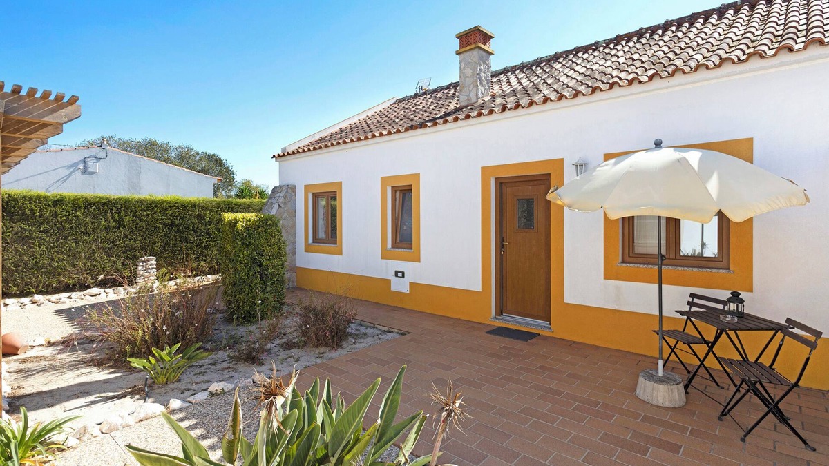 Camarate House | Vacation Home Monte do Tanoeiro - Casa da Barrica with Wi-Fi & Garden