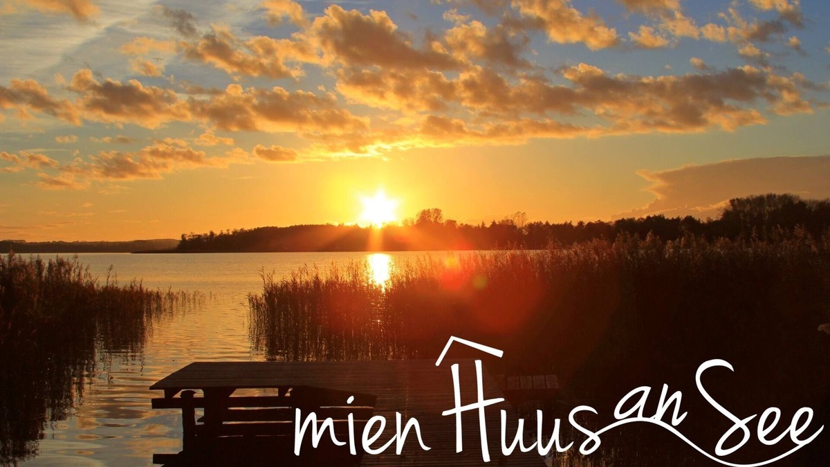 Guestrow House | Vacation home on the Inselsee, with private lake access, jetty and bathing facilities