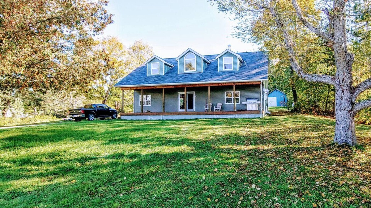 Port Loring House | Vacation Home Port Loring ON on OFSC Trails