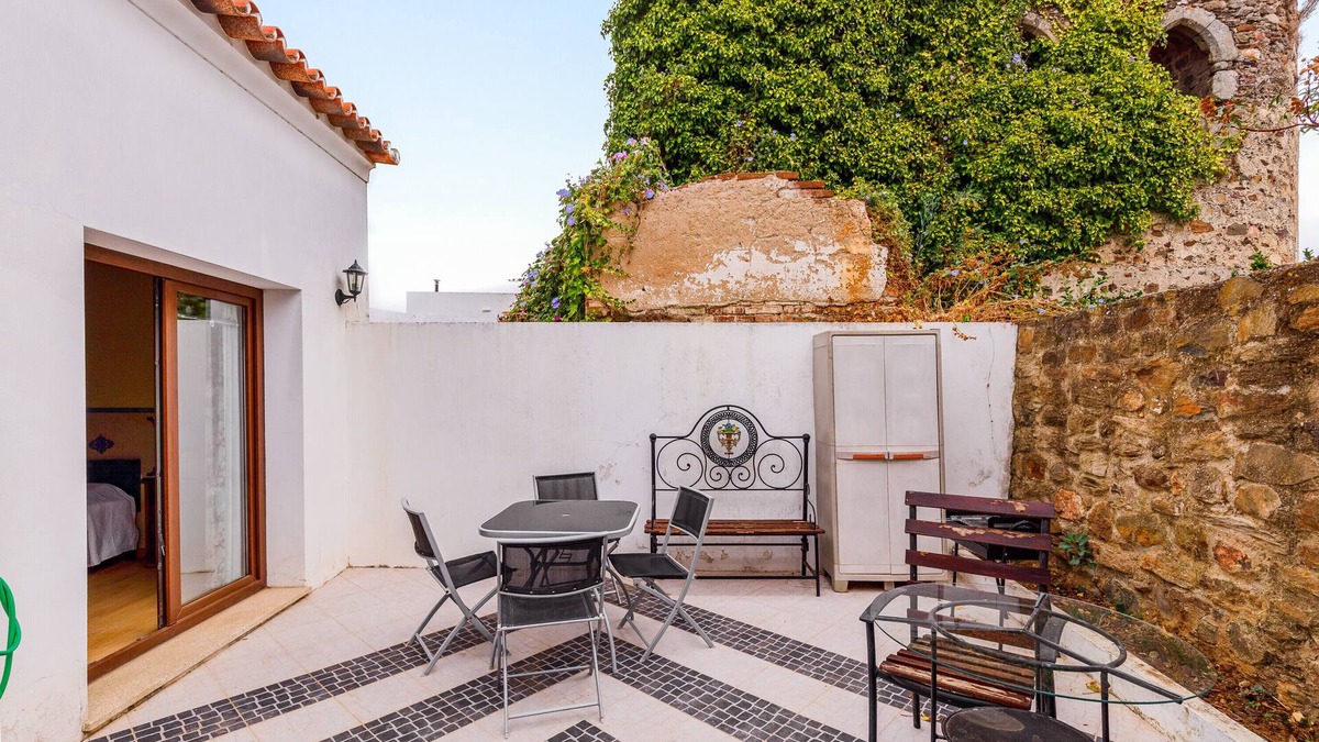 Redondo House | Vacation Home Castle House with A/C, Terrace & Garden