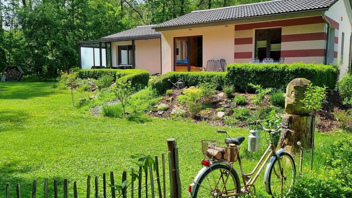 Reinhardsbrunn House | Vacation home Rehblick, directly in nature, with reading room and 2 terraces