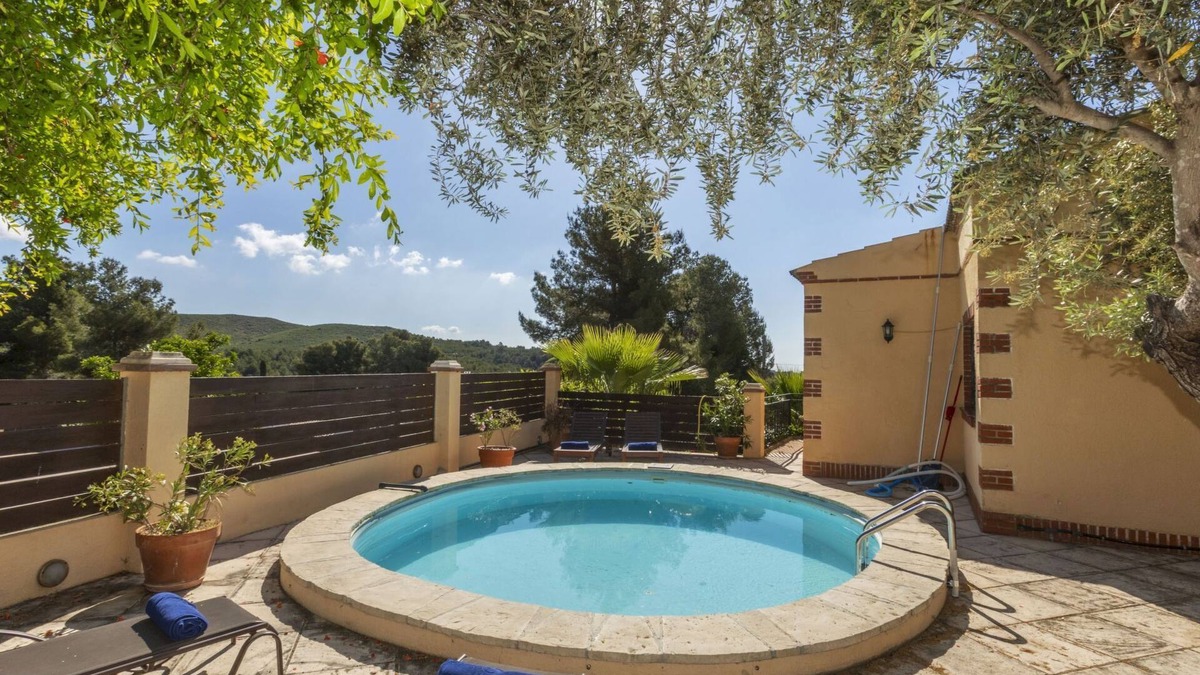El Castell de Montornes House | Vacation home Rossi by Interhome