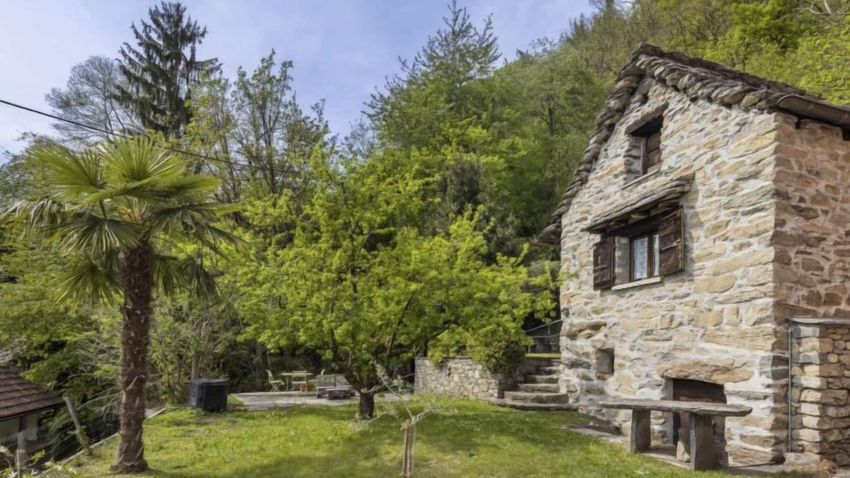 Agarone House | Vacation home Rosa by Interhome