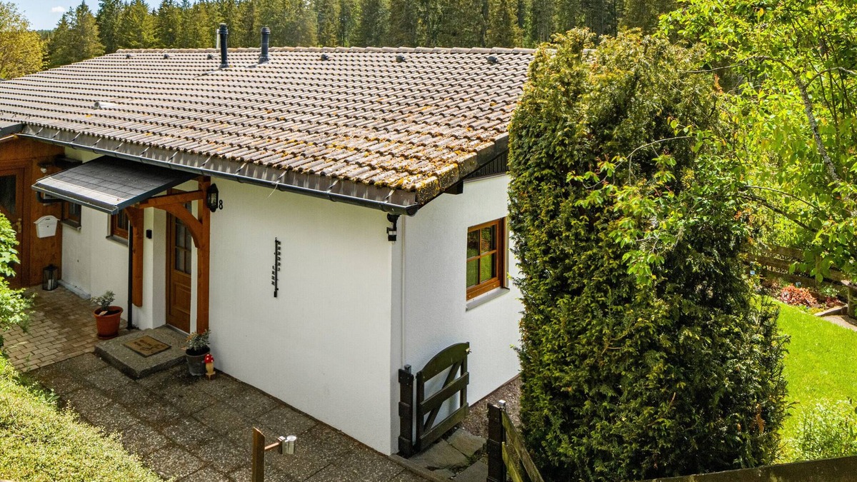 Lenzkirch House | Vacation Home "Schwarzwaldliebe" with Private Terrace, Private Garden & Wi-Fi