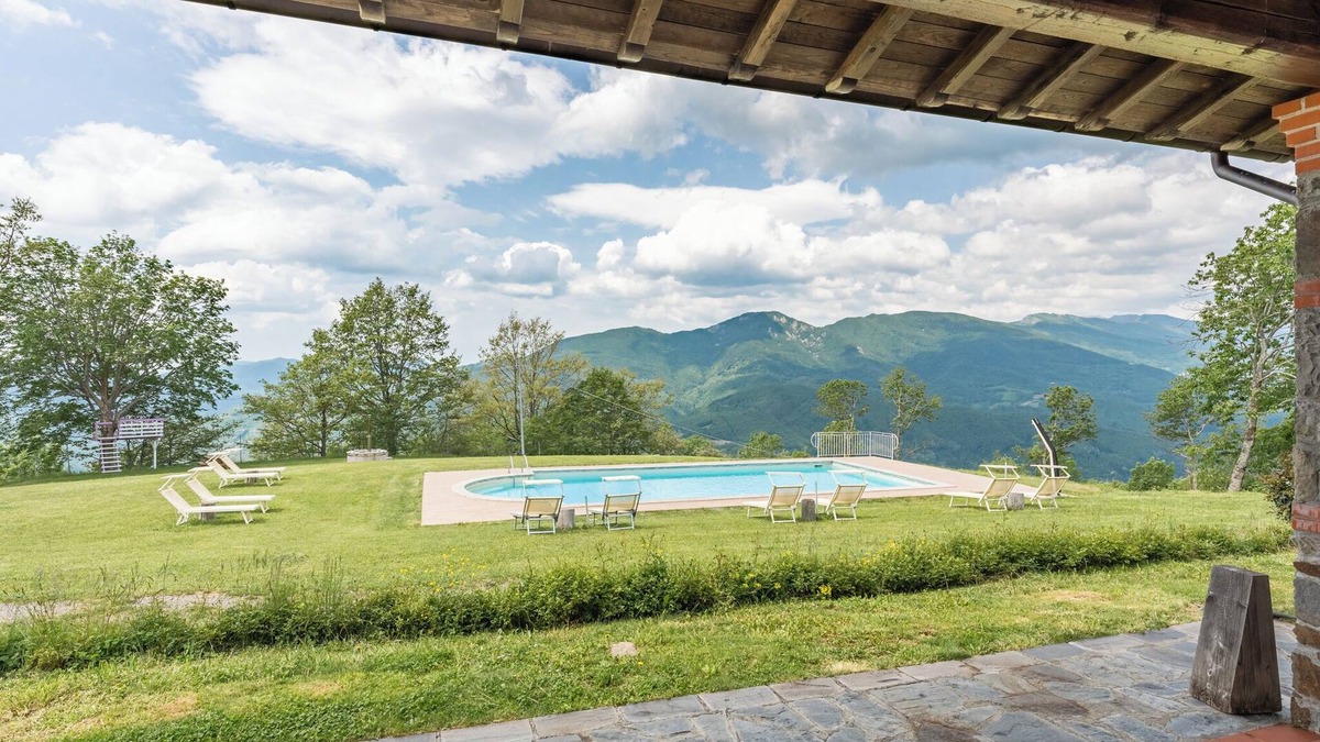 San Marcello Pistoiese Apartment | Vacation Home "Serrino 4" with Mountain View, Pool & Wi-Fi