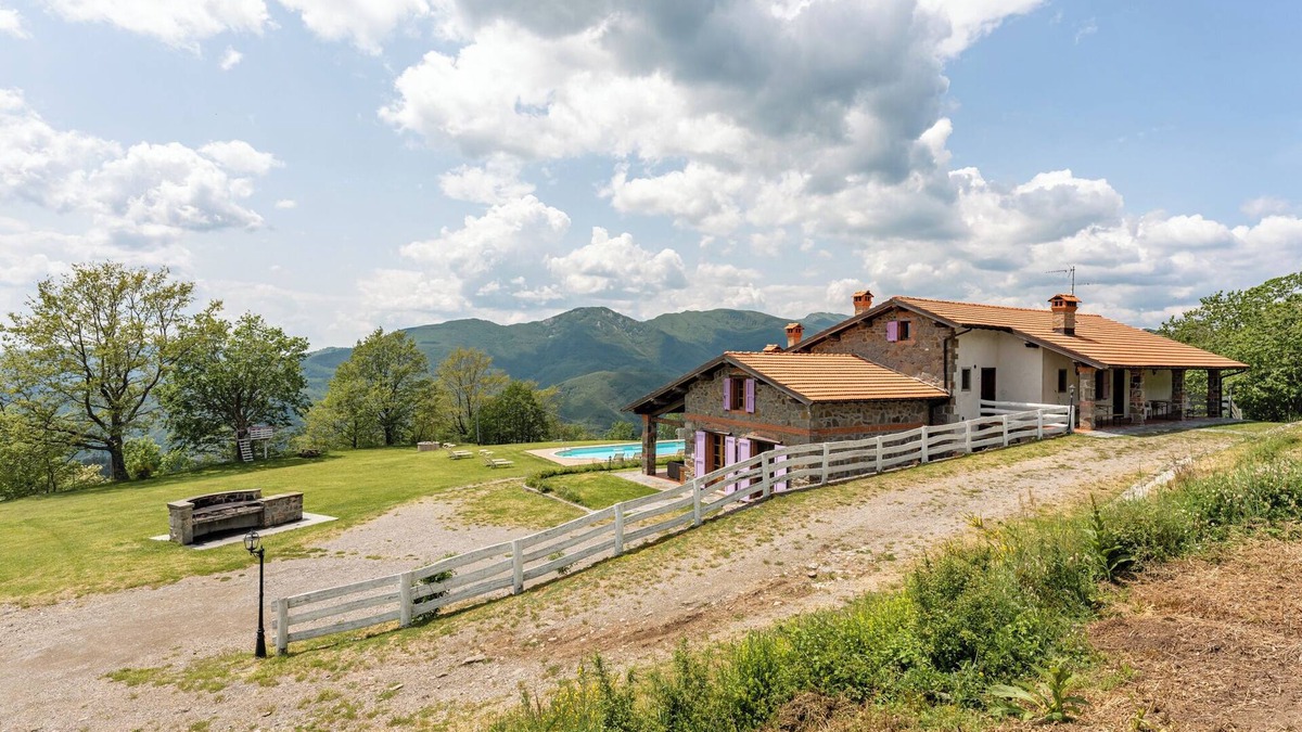 San Marcello Pistoiese Apartment | Vacation Home "Serrino 5" with Mountain View, Pool & Wi-Fi