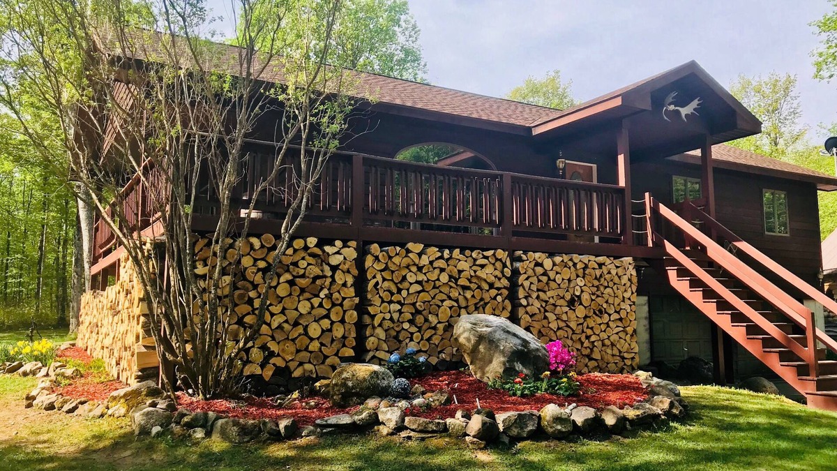 Shingleton House | Vacation home sleeps 20, Close to Lake Superior & Very private.