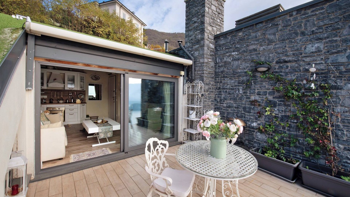 Perledo House | Vacation Home "Summer and Winter" with Lake View, Private Heated Indoor Pool & Wi-Fi