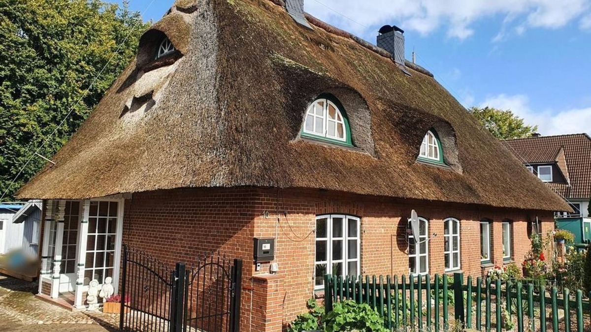 Lebrade Apartment | Vacation home under thatch