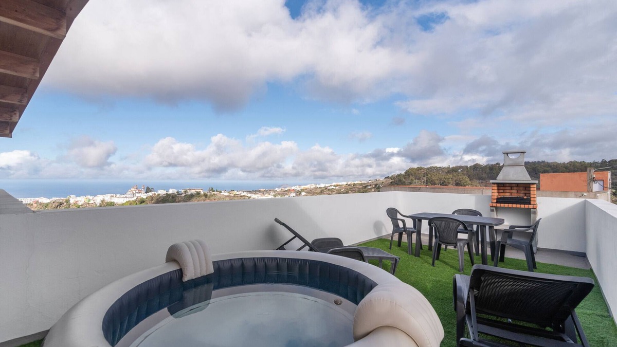 Santa Maria de Guia de Gran Canaria House | Vacation Home 'Vv El Mirador' with Sea View, Wi-Fi and Air Conditioning