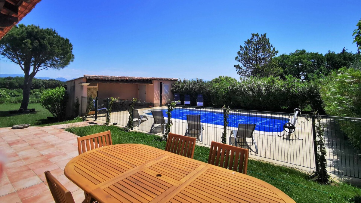 Chamaret House | Vacation home with fenced garden and secure swimming pool