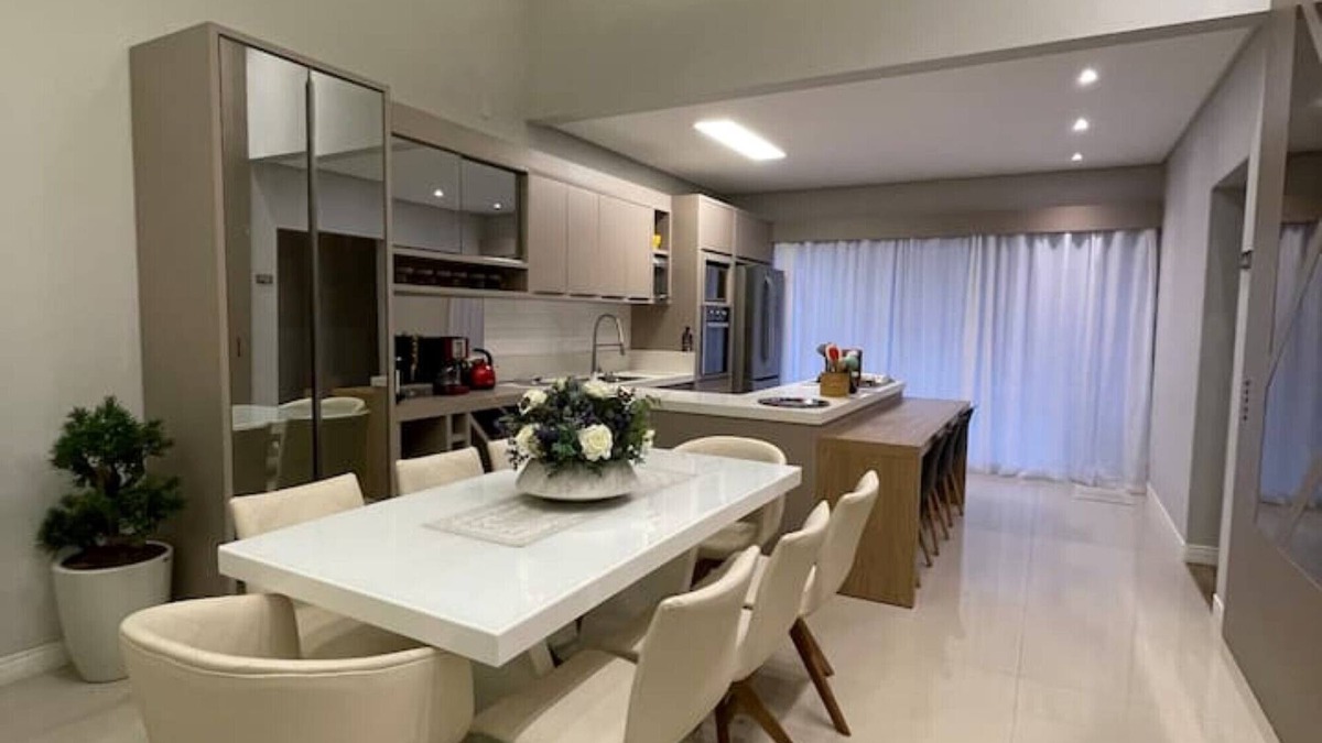Zimbros House | Vacation Home with Pool in Bombinhas