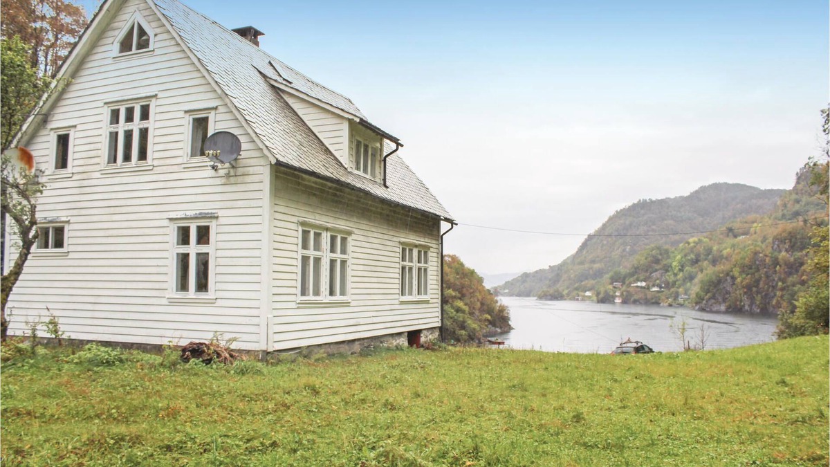 Fusa Apartment | Vacation home with two separate living units.