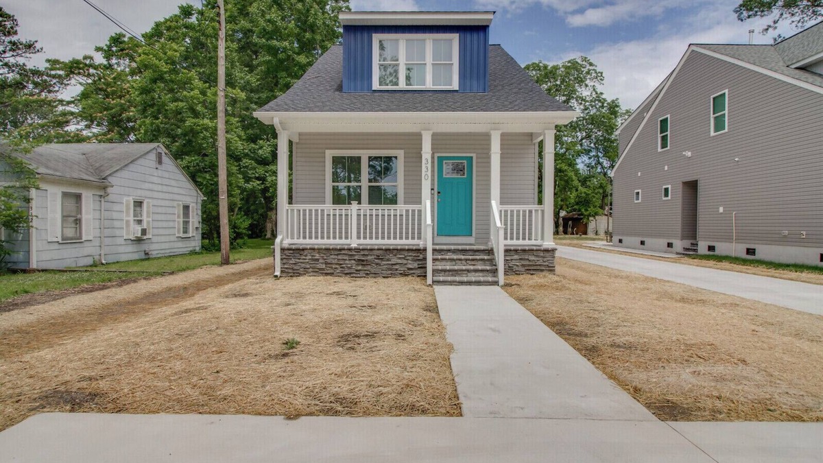 Hampton House | Vacation Homes at Buckroe Beach! Sleeps 10 3