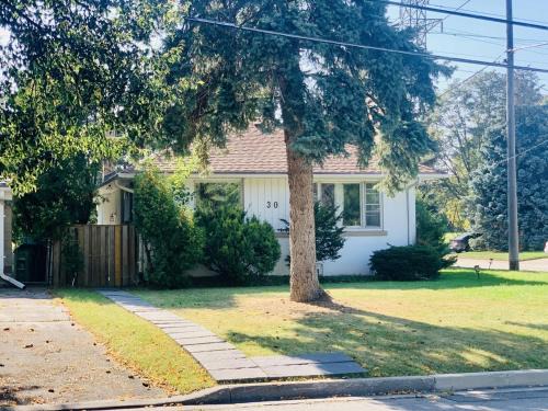 Etobicoke House | Vacation house privet floor LUX Walk 2 Subway