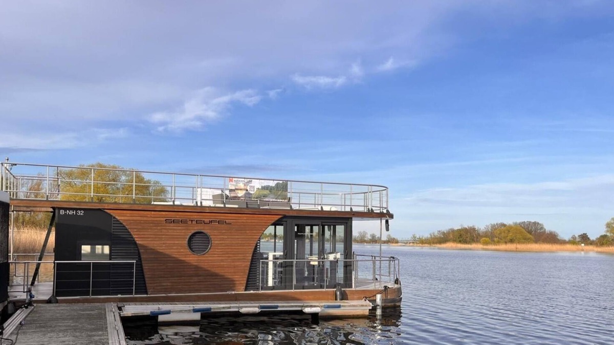 Havelsee House | Vacation in a floating vacation home in the middle of nature,