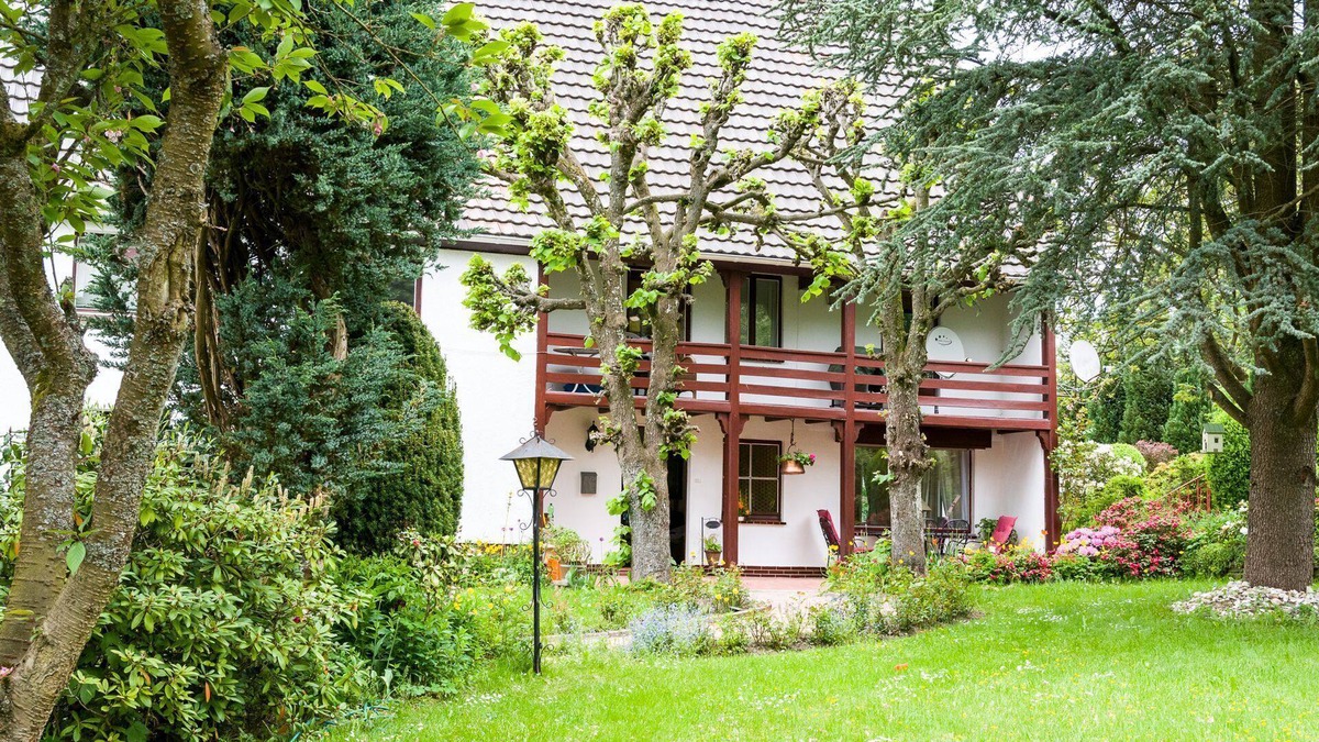 Reichshof Apartment | Vacation in a small park