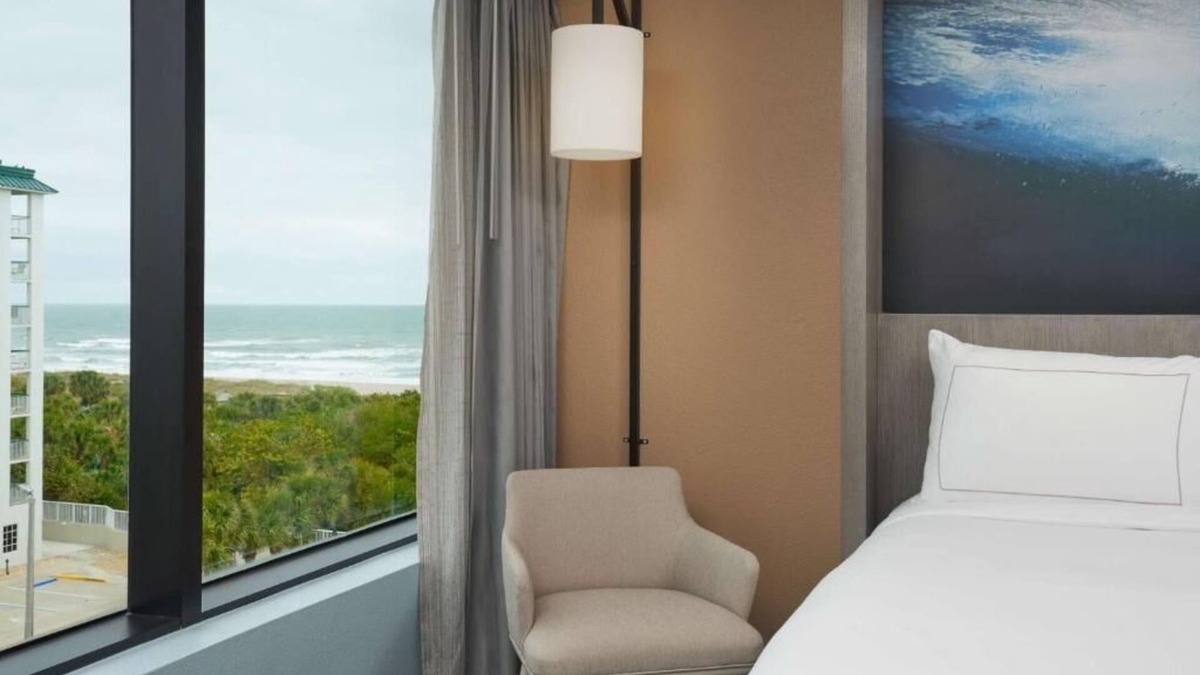 Cocoa Beach Hotel | Vacation in Cocoa Beach! 3 Large Units! Onsite Pool, Parking,