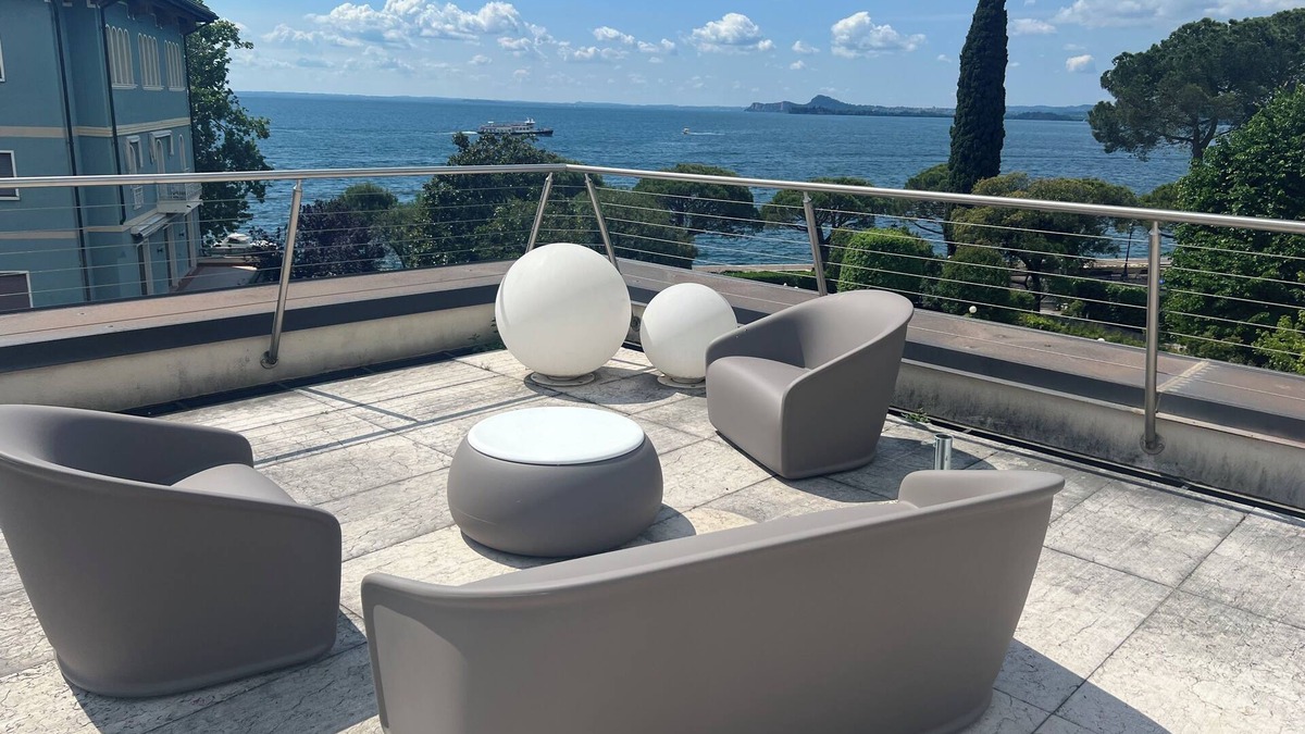 Toscolano Maderno Apartment | Vacation in Toscolano Maderno - 50 meters from the lake. With swimming pool.
