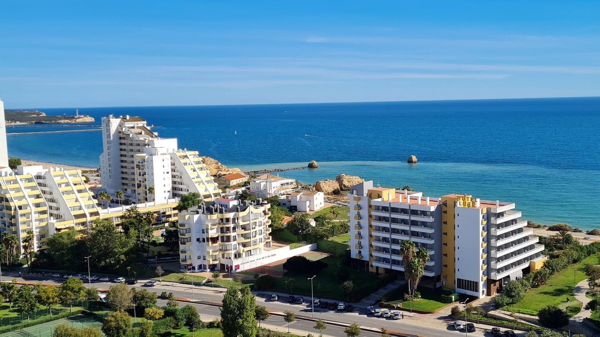 Praia da Rocha Apartment | Vacation in the Algarve: great view of the Atlantic Ocean, 5 minutes to the beach.