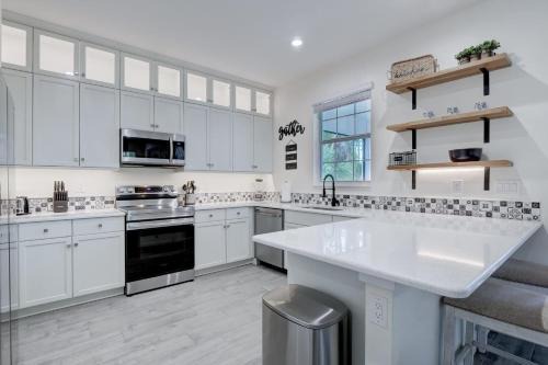 East Naples House | Vacation in the Bayshore Arts District of Naples