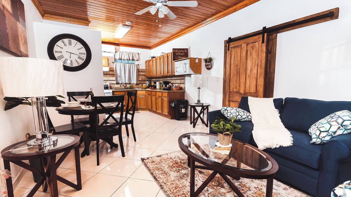 Nassau Apartment | Vacation in the Comfort of Home at LiShay’s Cottage