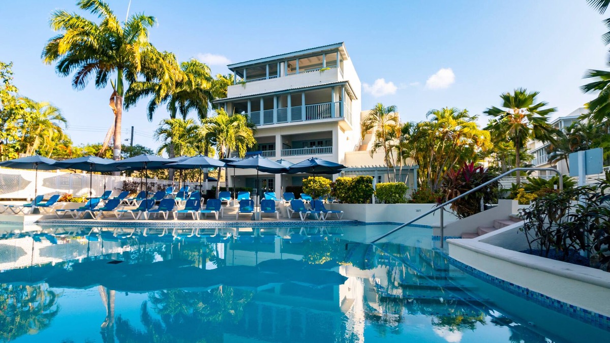 Hastings Hotel | Vacation is Calling! Comfortable Unit w/Pool view! Onsite Pool, FREE Parking