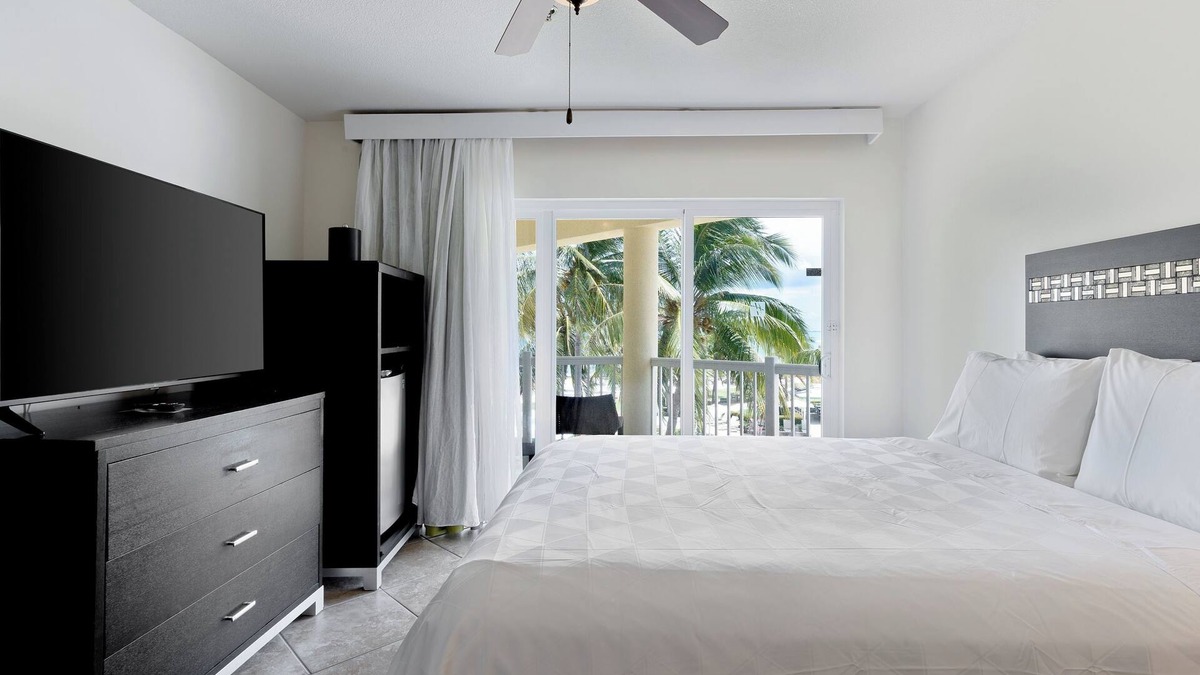 Crystal Harbour Apartment | Vacation is Calling! Outdoor Pool, Free Parking, Steps Away from the Beach!