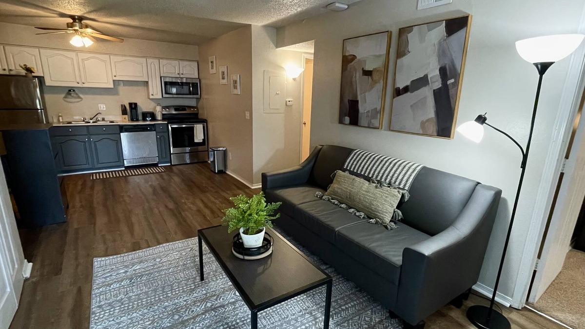 Lawrence Apartment | Vacation Jayhawk style! 4