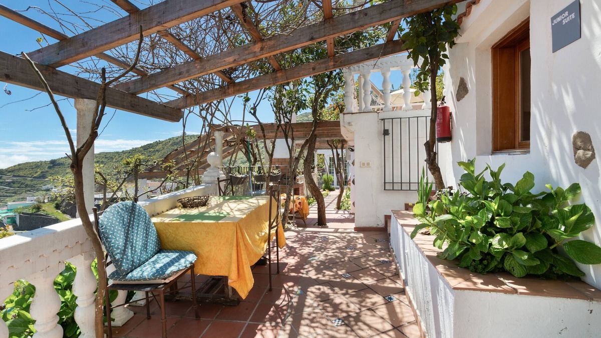 Las Lagunetas Apartment | Vacation 'Junior Suite' with Mountain View, Wi-Fi and Air Conditioning