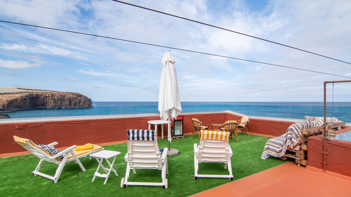 Sardina Apartment | Vacation 'Las Velas' with Sea View, Wi-Fi and Air Conditioning