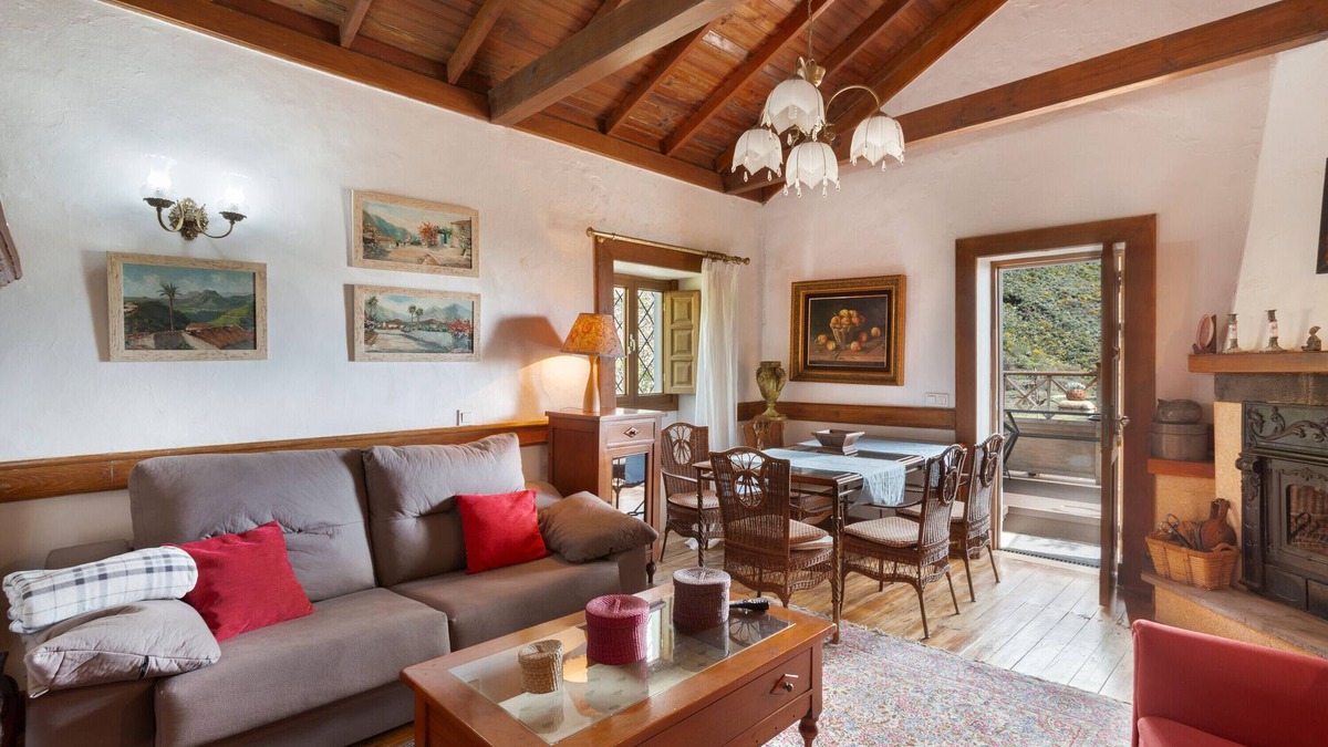 Las Lagunetas Apartment | Vacation 'Main House' with Mountain View, Wi-Fi and Air Conditioning