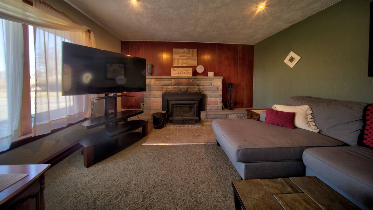 Grove City Cottage | Vacation Oasis : Pet Friendly : Enclosed Porch w/ Fire Pit