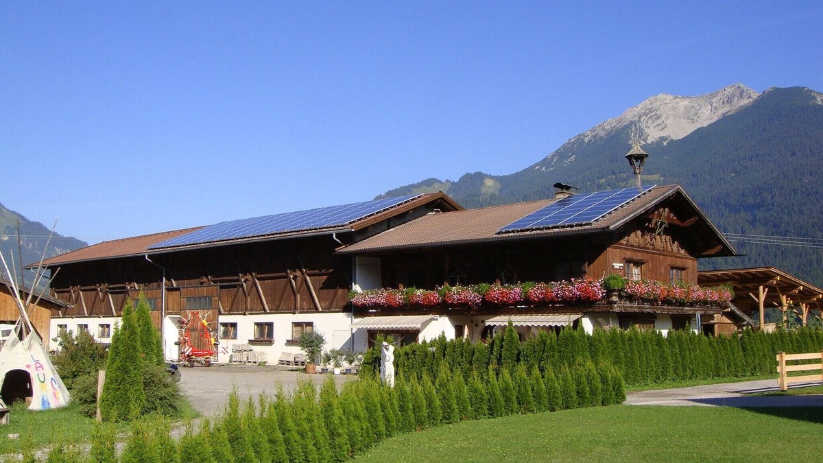 Ehrwald Apartment | Vacation on the farm, in the middle of the Ehrwalder Moos, next to the cross-country ski trail.