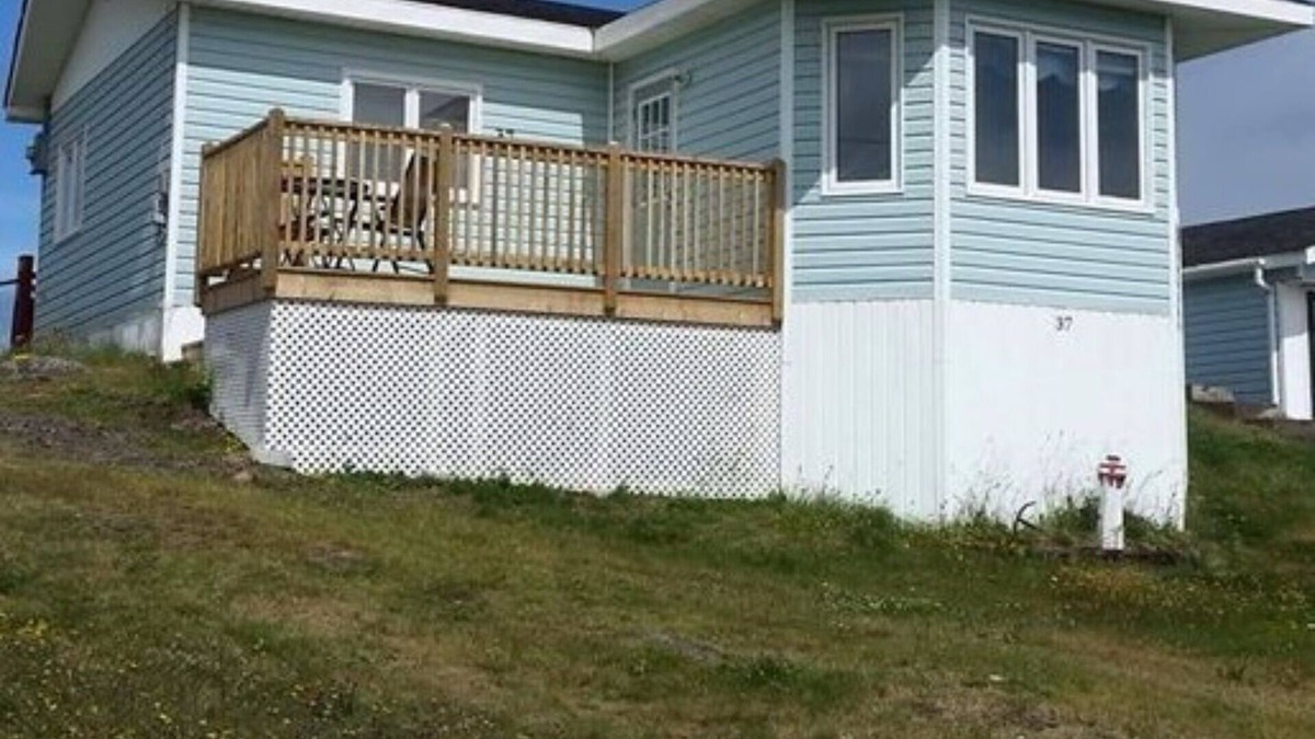 Twillingate House | Vacation Rental Home Over Looking The Ocean. 2bedroom Bungalow .