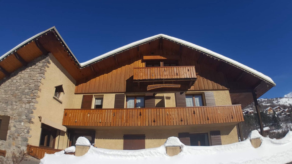 La Salle-les-Alpes Apartment | Vacation Rentals in Serre Chevalier 1400 in a chalet - resort center