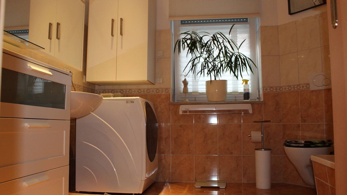 Bernburg Apartment | Vacation rental 2 accommodates a max. of 10 people