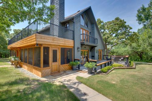 Pottsboro House | Vacation Rental at Lake Texoma, 5 Min Walk!