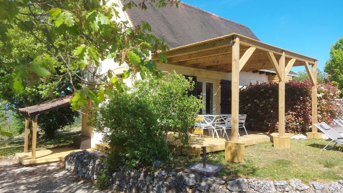 Orliaguet Cottage | Vacation rental in self-catering village with heated swimming pool near Sarlat
