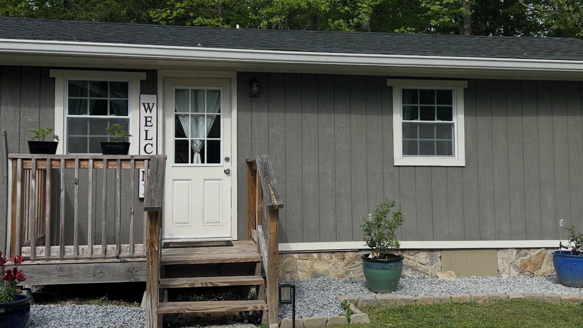 Cleveland House | Vacation Rental, Spa & Salt RoomnTable Rock State ParknFire-Pit ,Pet Friendly