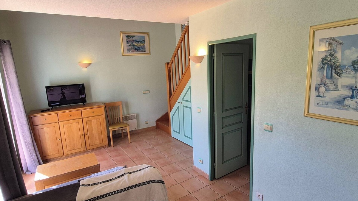 Tourrettes Apartment | Vacation residence with garden and 2 swimming pools. Ideal for summer vacations.